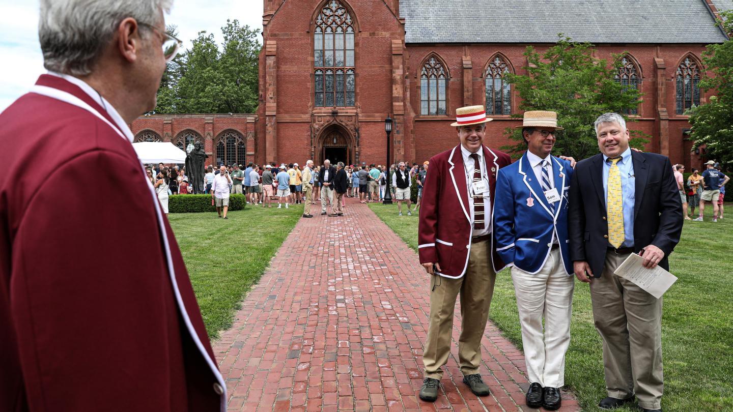 Alumni gathered for Anniversary Weekend Parade 2022