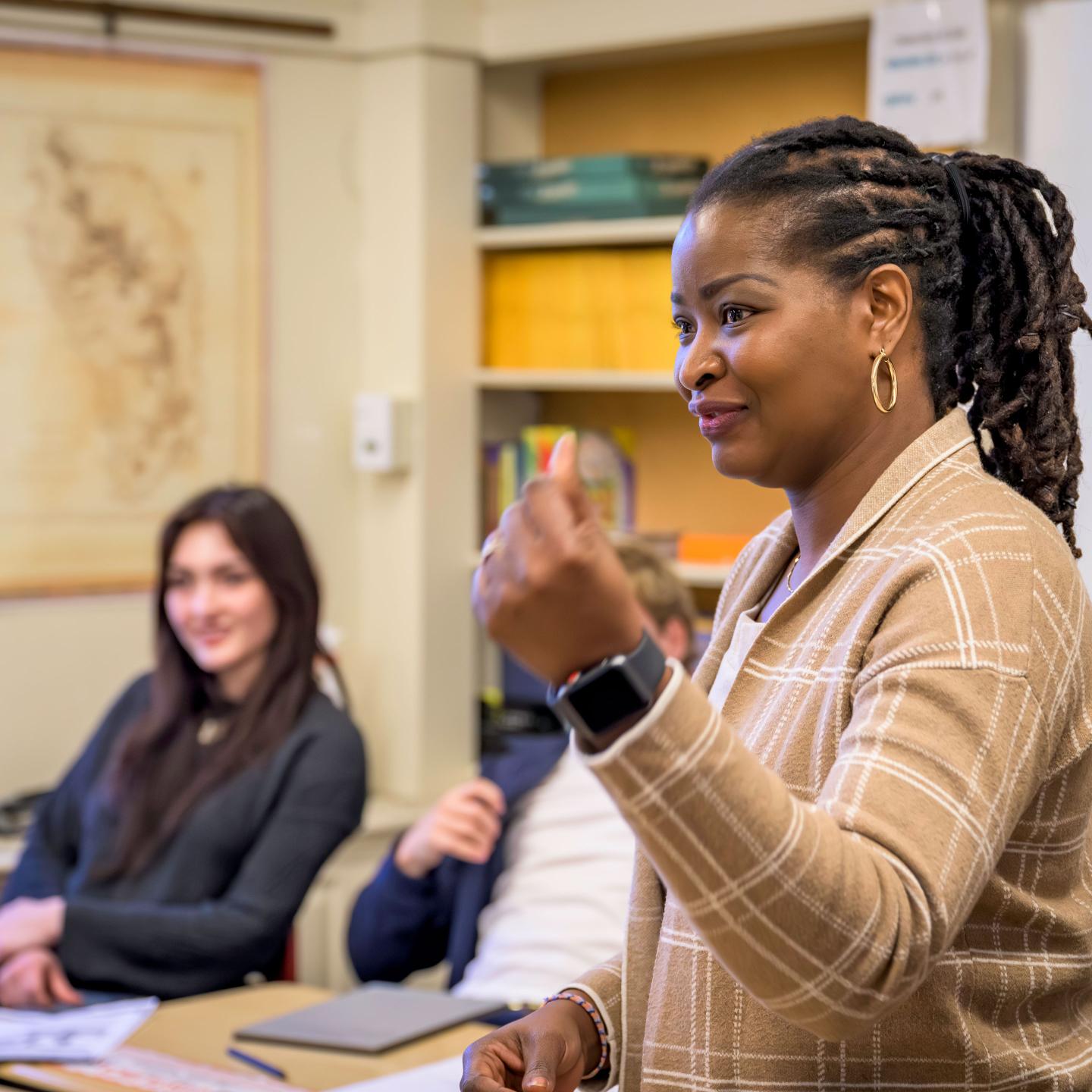 Gizelle Walters teaching Spanish class