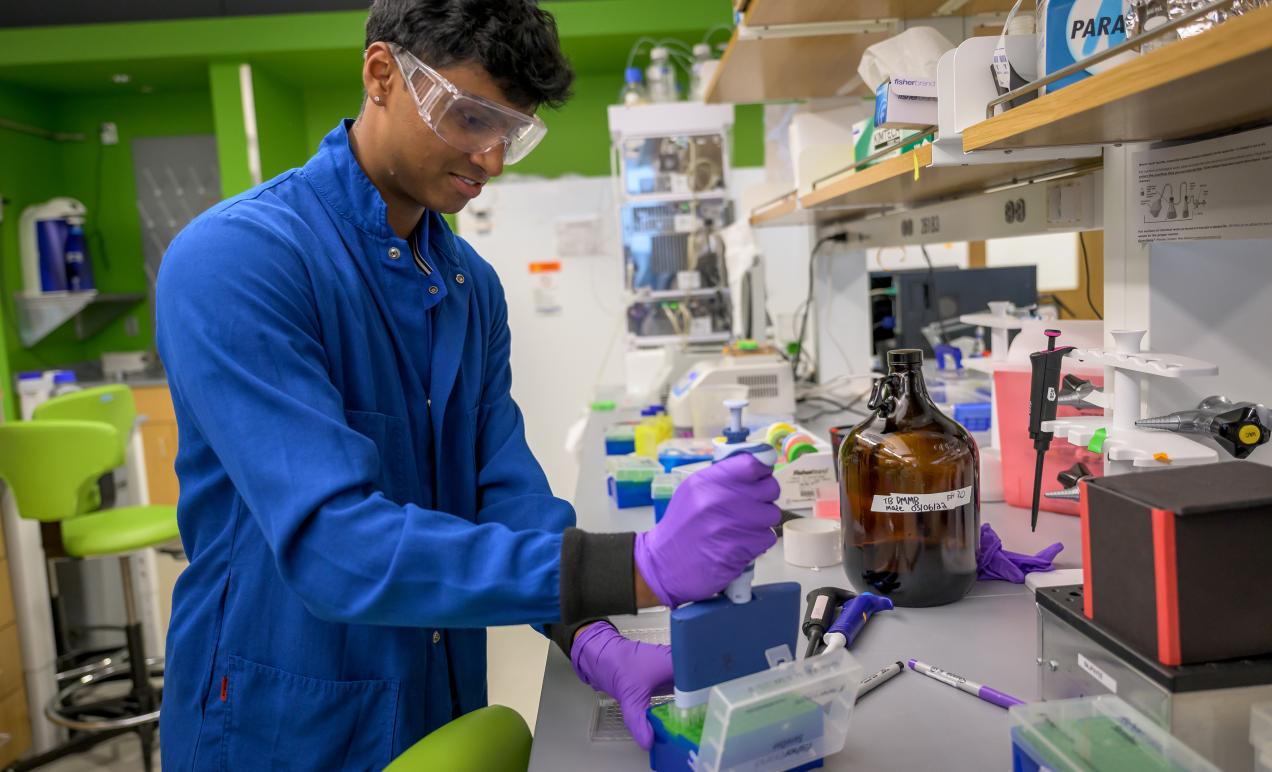 Aryan Mitta working at Northeastern University's Drug Delivery Laboratory