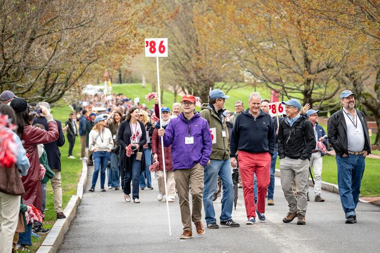 Form of 1986 in alumni parade during Anniversary 2026