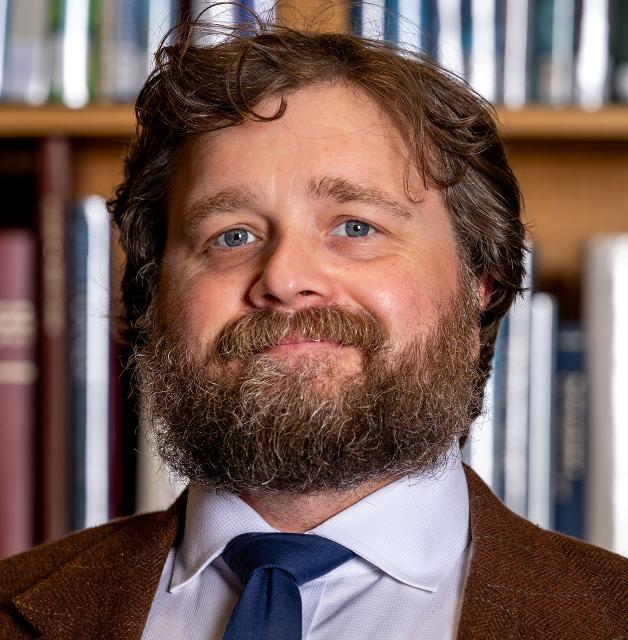 Chas Hollinger headshot