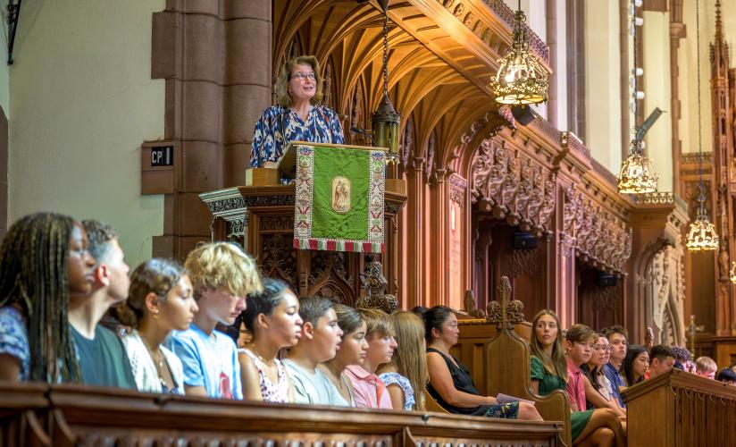 Rector Kathy Giles speaking during Fall Convocation 2023