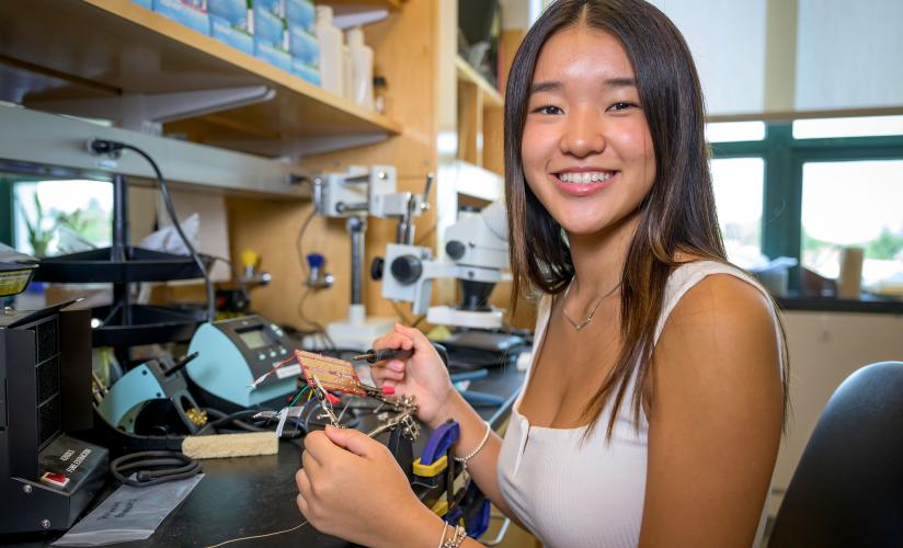 Miru Nam '24 at the Tyrell Laboratory at Tufts University summer 2023