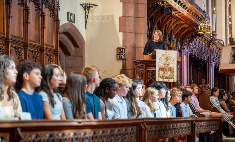 Rector Giles speaking during Fall Convocation 2025