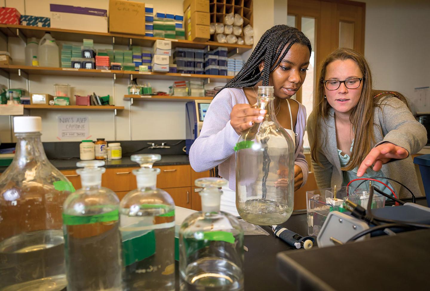 Nia Goodloe-Pierre and Boylan in Lindsay Center lab