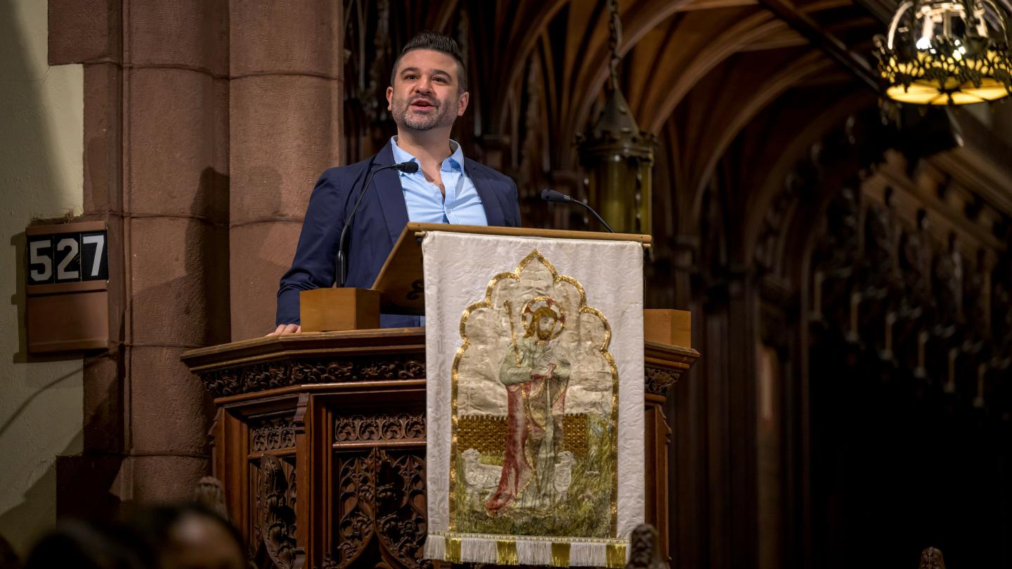 Dustin Brauneck '99 speaking in Chapel