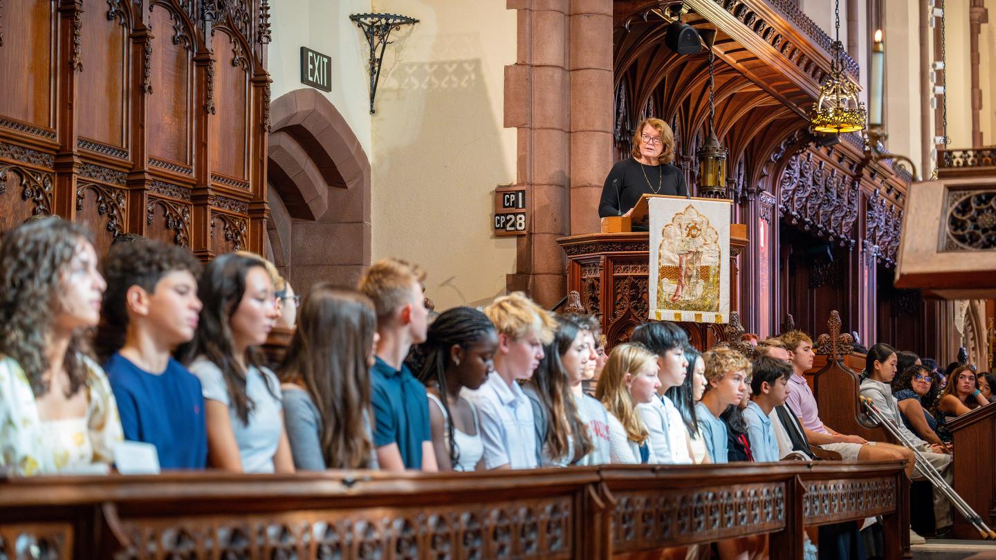 Rector Giles speaking during Fall Convocation 2025