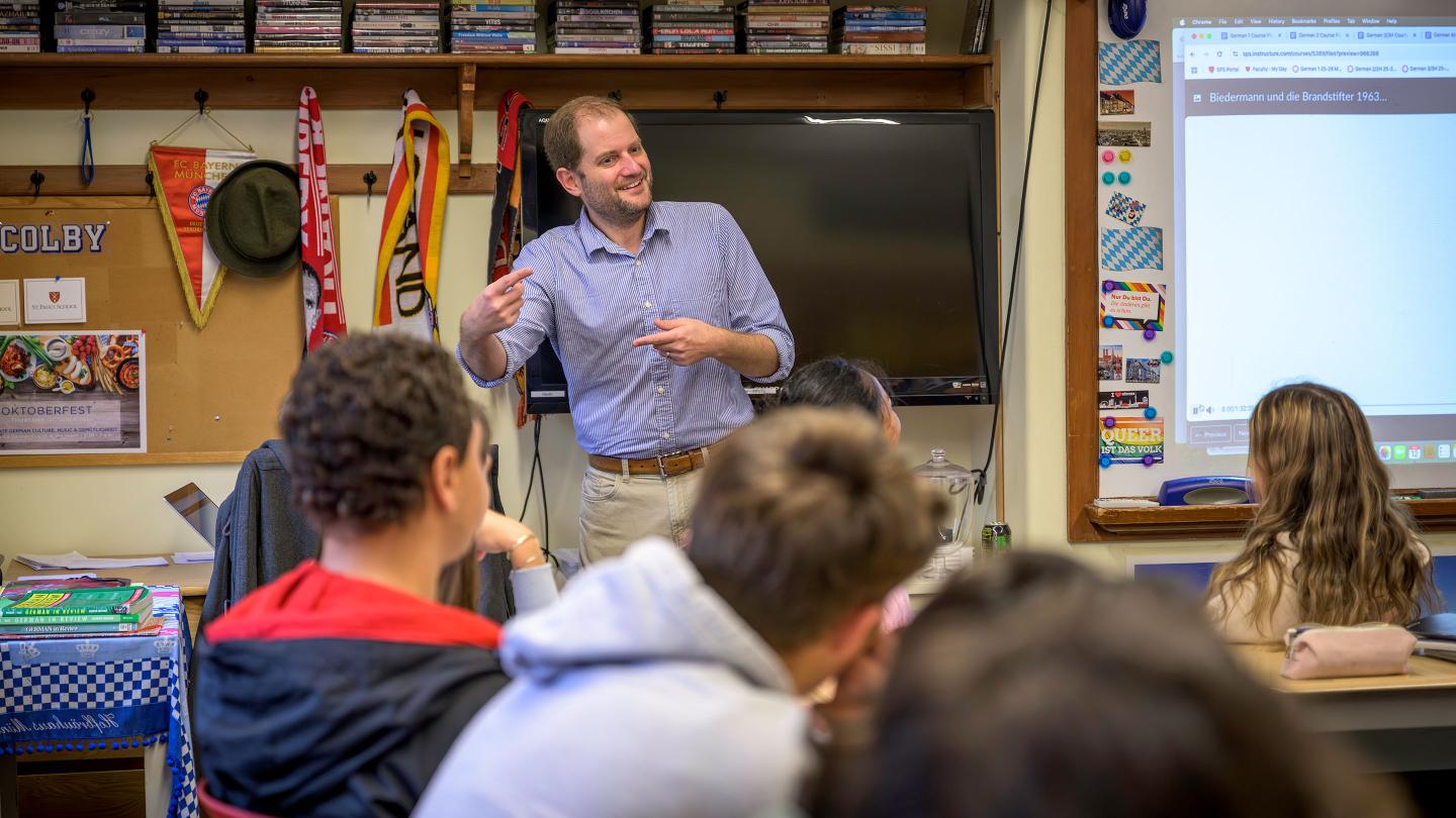 Justin Mohler teaching in German 3 class