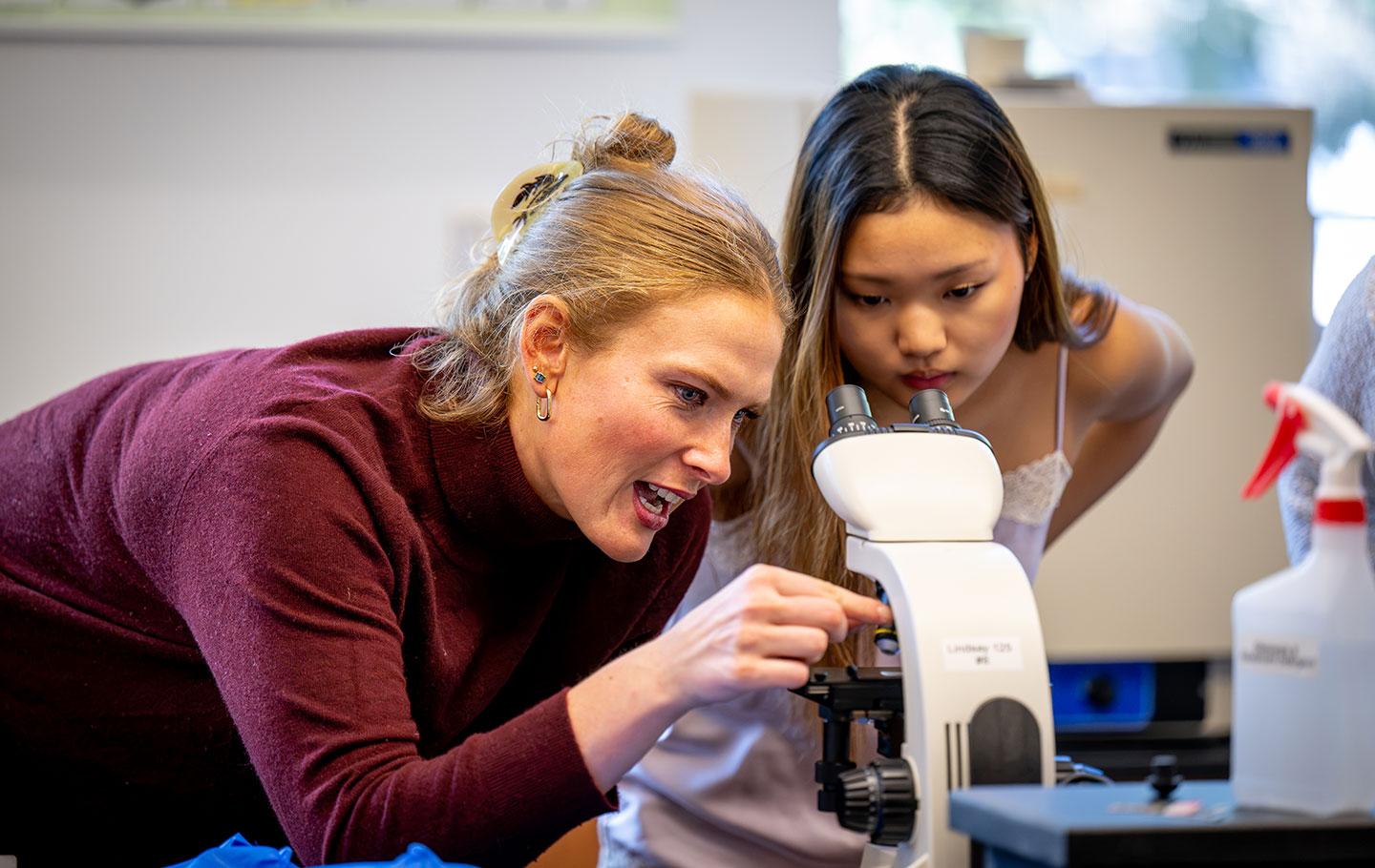 Susannah Phillips providing hands-on instruction to student