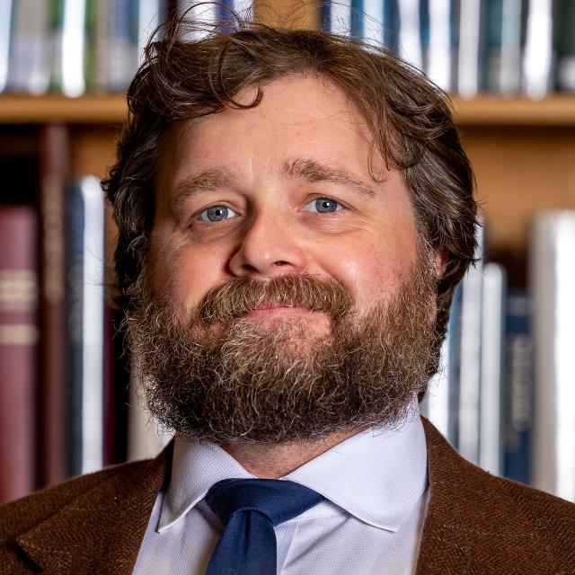 Chas Hollinger headshot