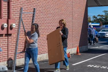 Rector Giles and Michelle Hung working at food pantry